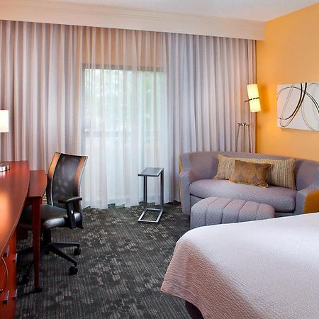 Courtyard By Marriott Huntsville University Drive Bagian luar foto