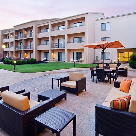 Courtyard By Marriott Huntsville University Drive Bagian luar foto