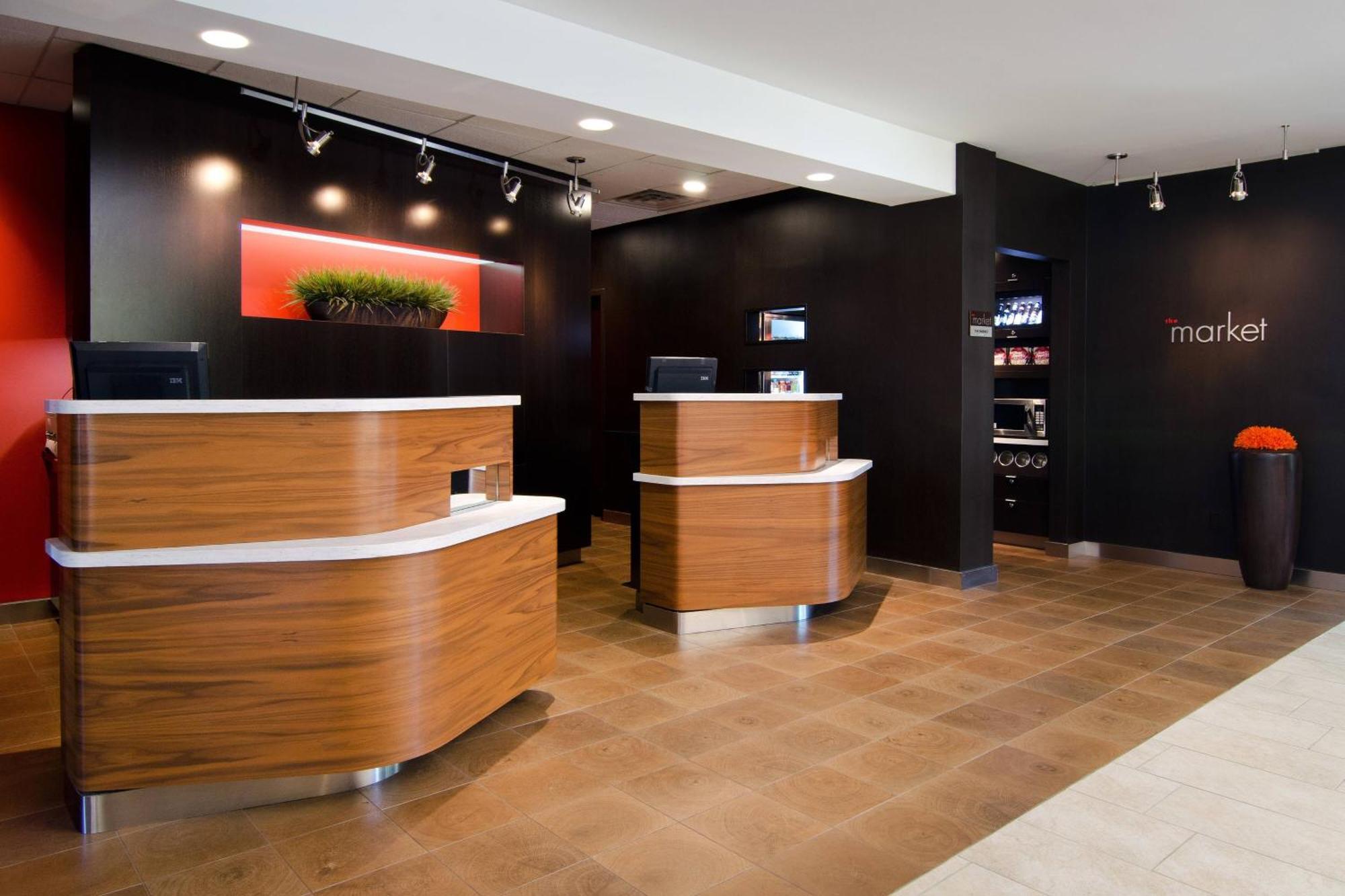 Courtyard By Marriott Huntsville University Drive Bagian luar foto