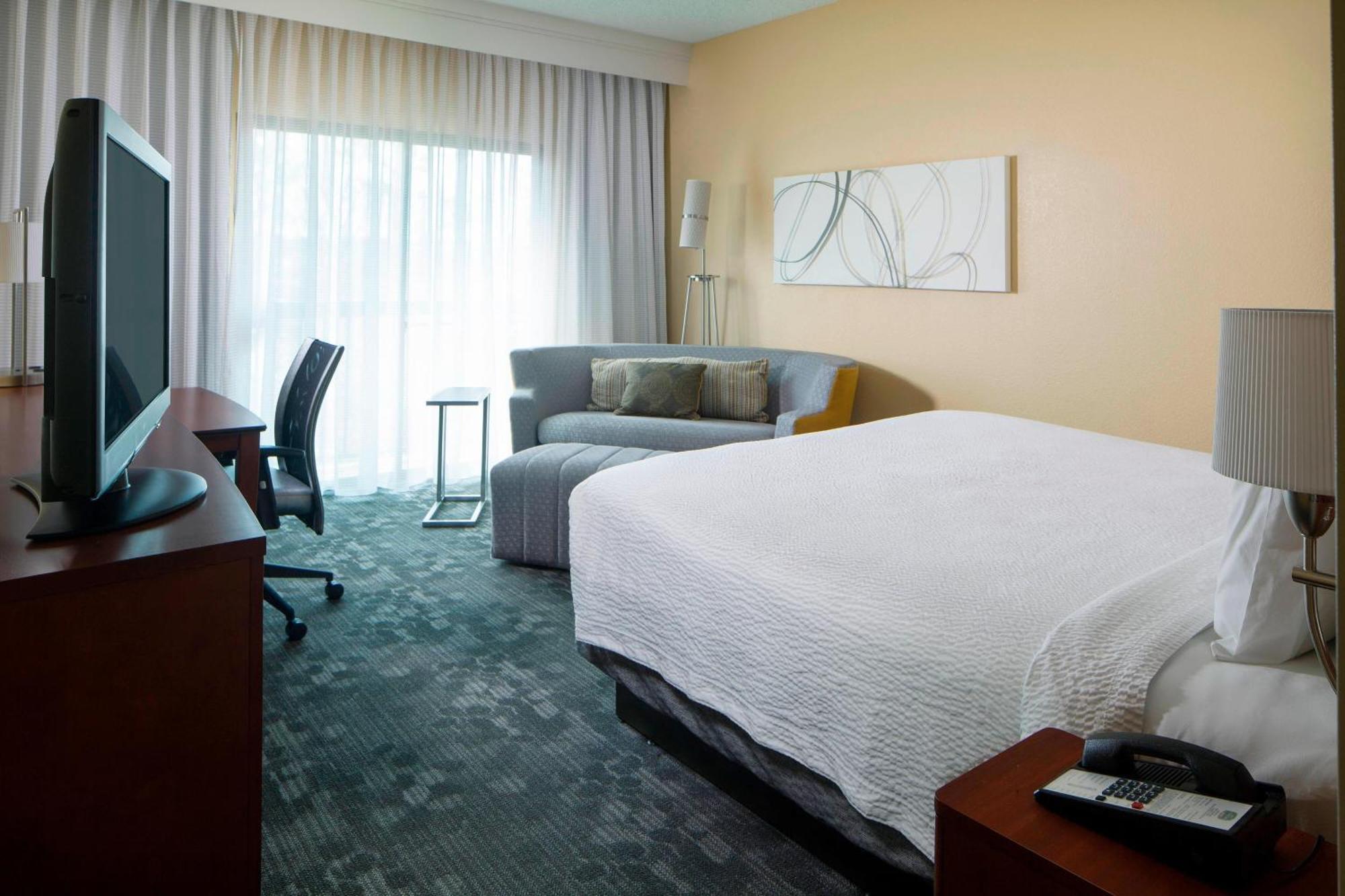 Courtyard By Marriott Huntsville University Drive Bagian luar foto
