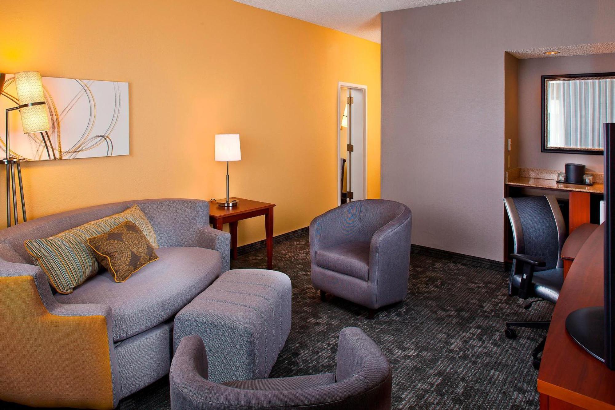 Courtyard By Marriott Huntsville University Drive Bagian luar foto