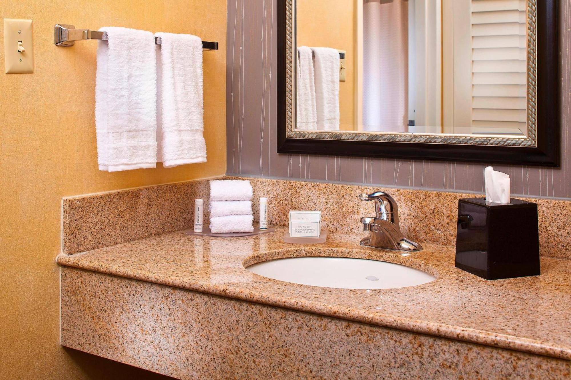 Courtyard By Marriott Huntsville University Drive Bagian luar foto