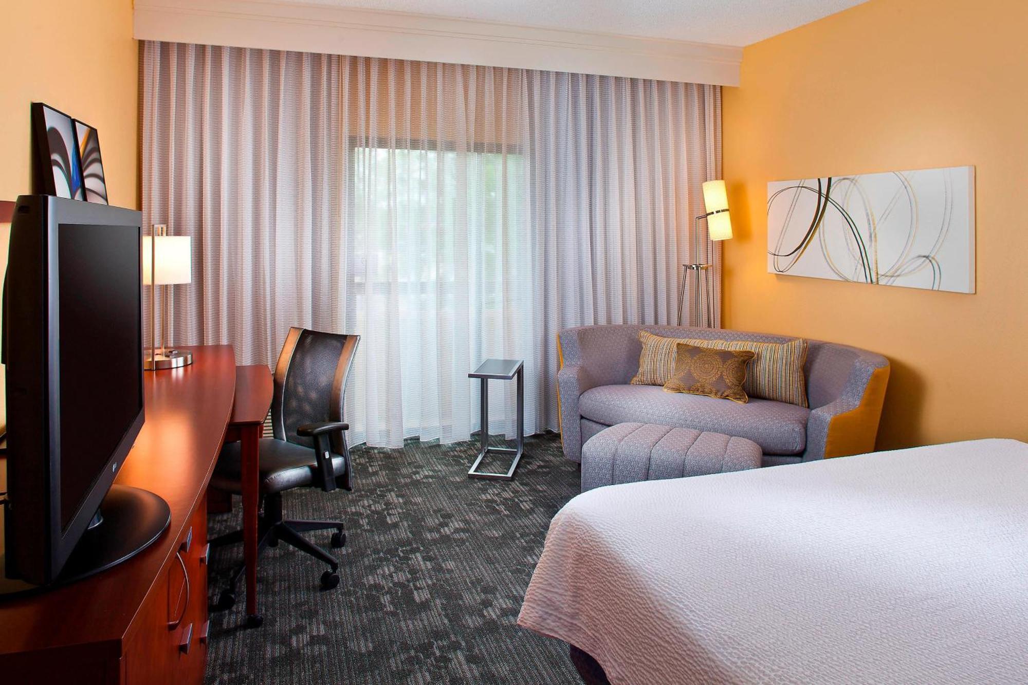 Courtyard By Marriott Huntsville University Drive Bagian luar foto