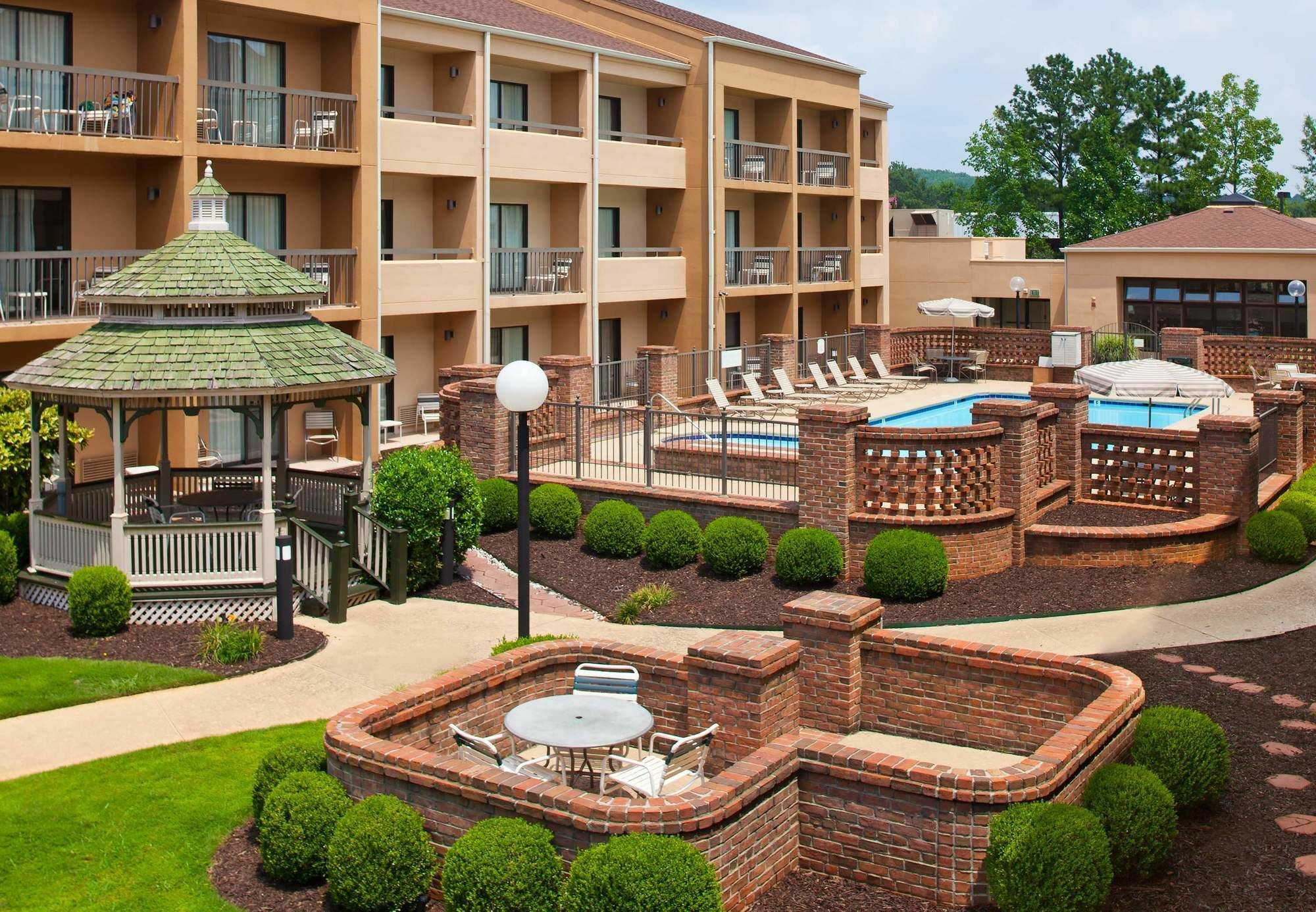 Courtyard By Marriott Huntsville University Drive Bagian luar foto